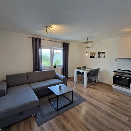 Tony Apartmán